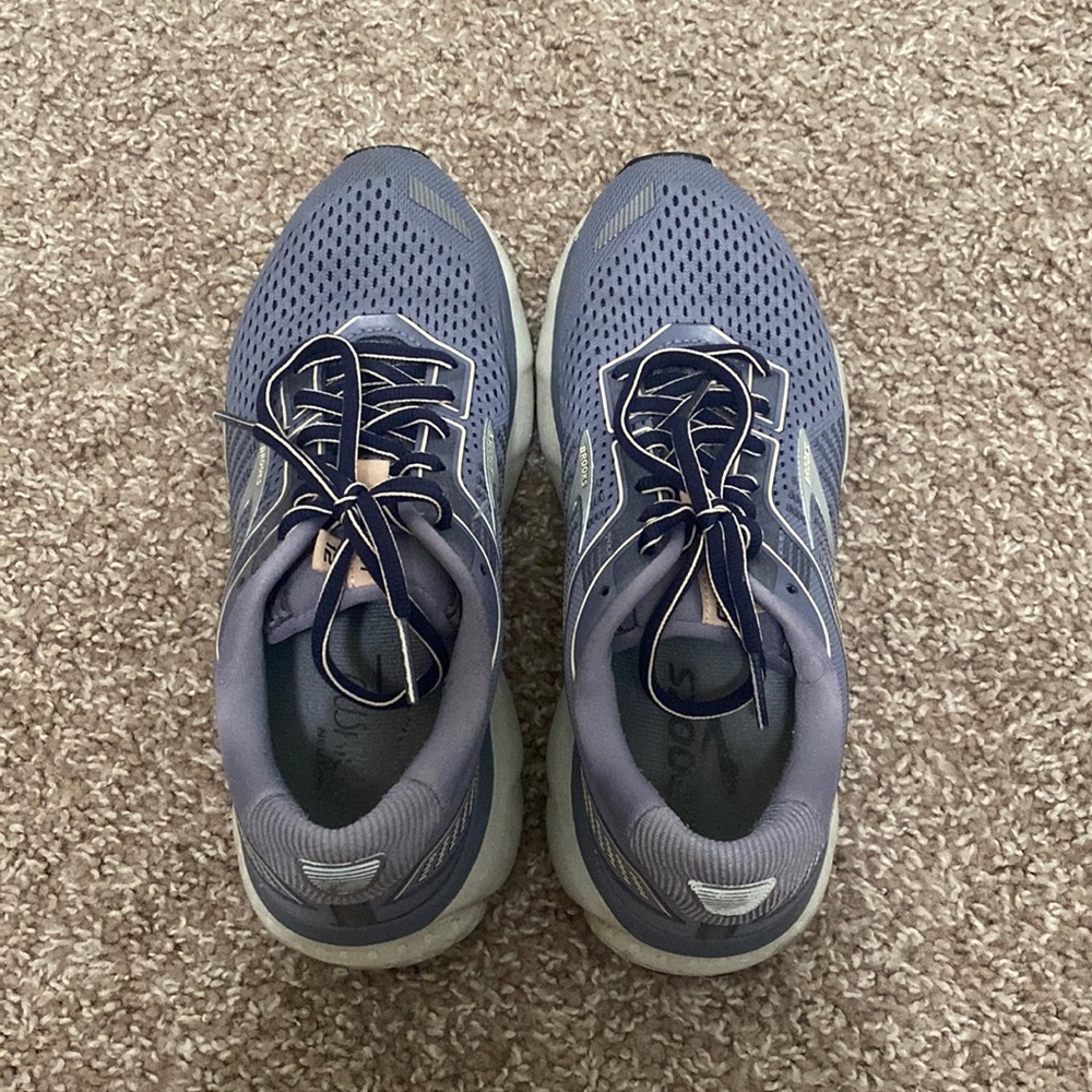 Brooks Ghost 12. Size: 7.5